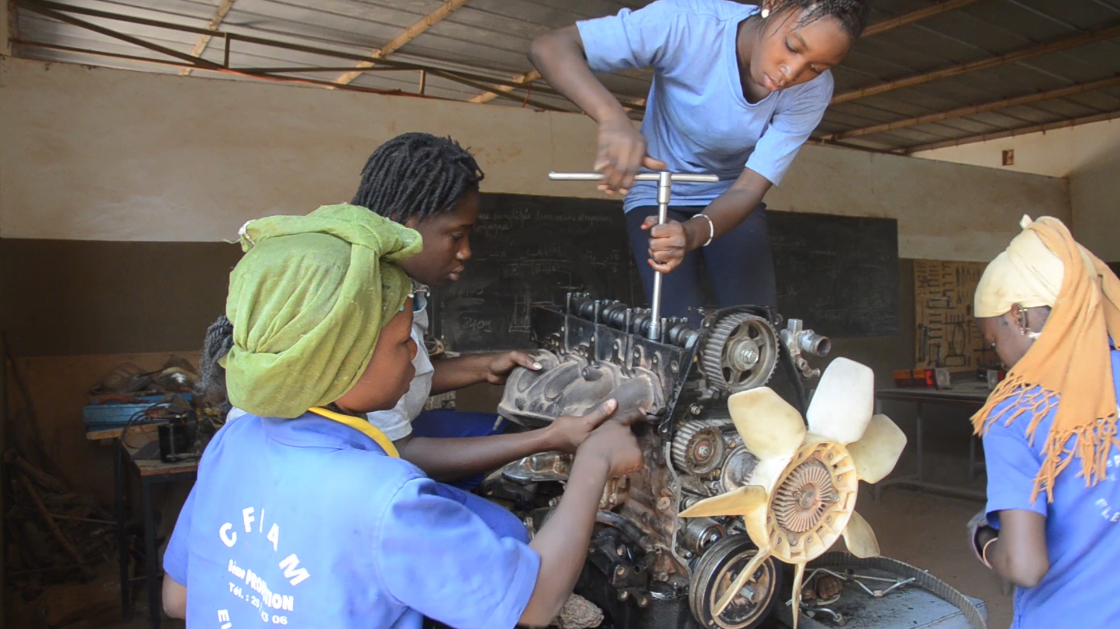 Groupe de jeunes en formation CFIAM